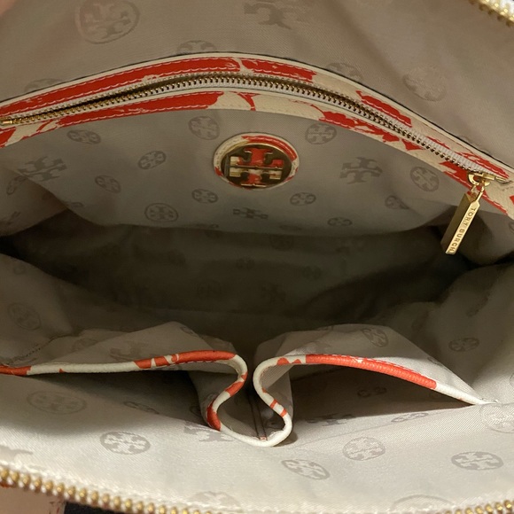 Tory Burch Robinson Dome Satchel bag, like new - Picture 4 of 5